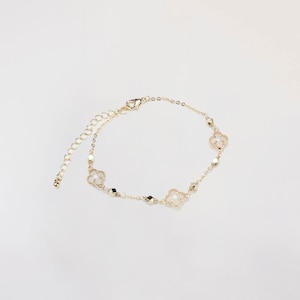 avec Tiny Clovers Stud Bracelet