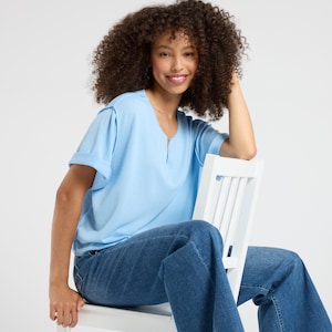 Camarosa Short Sleeve Notch Neck Knit Top